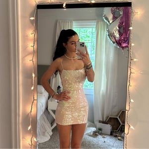 Light pink mini dress with sequenced pattern, size xs, open back, tight